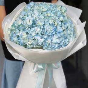 Букет из 5 голубых гортензий в Рошале