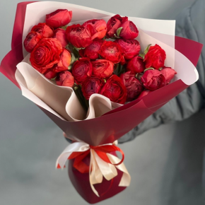 Букет из 21 красного ранункулюса в Рошале