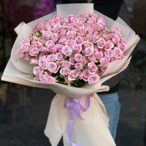 Букет из 25 лиловых кустовых роз (60 см) в Рошале