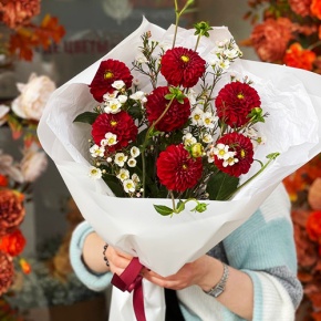 Букет "Марс" из георгин и хамелациума в Рошале