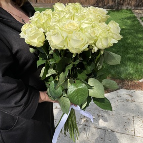 Букет из 21 белой розы (70 см) в Рошале