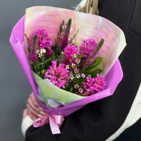 Букет "Вспышка" из гиацинтов, хамелациума и вероники в Рошале