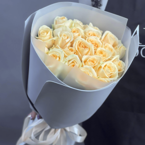 Букет из 25 роз Аваланж (50 см) в Рошале