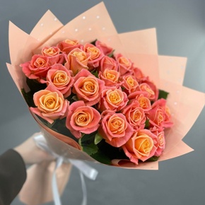 Букет из 25 роз Мисс Пигги (50 см) в Рошале