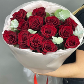 Букет из 13 роз Эквадор Эксплорер (60 см) в Рошале