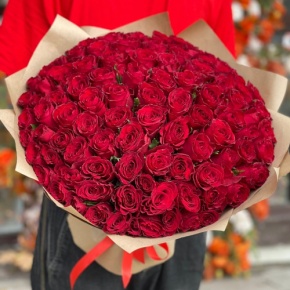 Букет 101 красная роза Кения (50 см) в Рошале