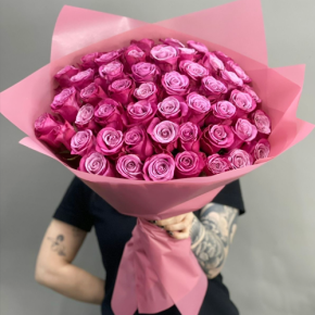 Букет из 51 розы Космик (60 см) в Рошале