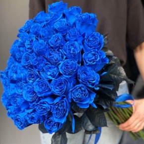 Букет из 51 синей розы Эквадор под ленту (70 см) в Рошале