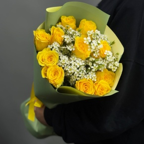 Букет "Нотка счастья" из лимонных роз и хамелациума (40 см) в Рошале