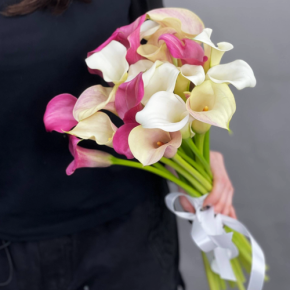 Букет из 21 каллы микс в Рошале