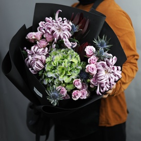 Букет "Бессоница" из хризантем Виена, сафари, кустовых роз, Голландской гортензии и эрингиума в Рошале