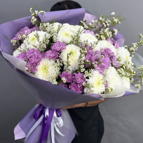 Букет "Лола" из хризантем Магнум, хамелациума и кустовых хризантем в Рошале