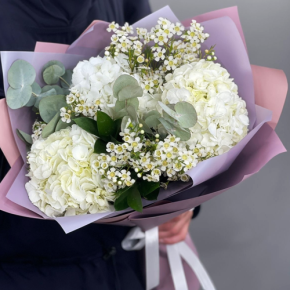 Букет "Суприм" из гортензий и хамелациума в Рошале