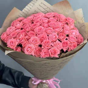 Букет из 15 кустовых коралловых роз (60 см) в Рошале