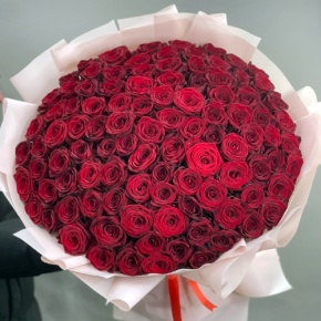 Букет "Париж" из 101 красной розы (60 см) в Рошале