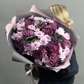 Букет "Виолетта" из хризантем Бигоуди, лимониума, брассики и кустовых хризантем в Рошале
