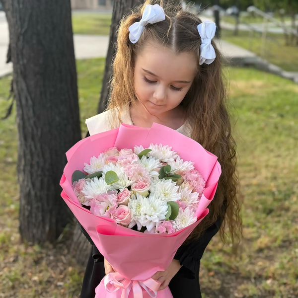 Букет из хризантем, эустом и роз в Рошале