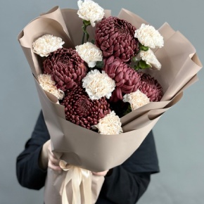 Букет из хризантем Бигоуди и диантусов в Рошале