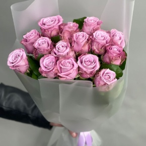 Монобукет из 15 малиновых роз Меритим (50 см) в Рошале