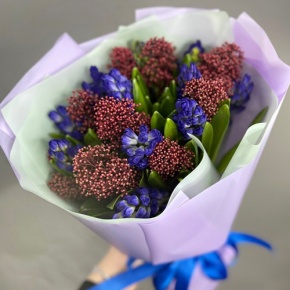 Букет "Твой яркий день" из гиацинтов и скиммии в Рошале