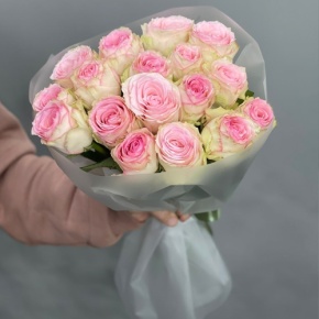 Букет из 17 роз Кения (40 см) в Рошале