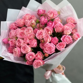 Букет из 11 нежных кустовых роз в Рошале