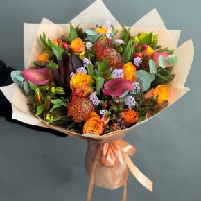 Букет "Даниэлла" из калл, роз, гиперикума, сафари, капса и лейко в Рошале