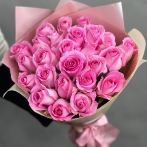 Букет из 25 розовых роз кения (40 см) в Рошале
