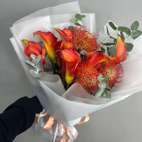 Букет "Империал" из калл, лейко и эвкалипта в Рошале