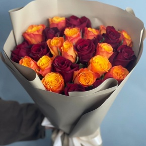 Букет из 25 Кенийских роз микс (40 см) в Рошале