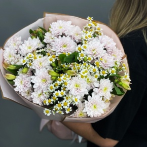 Букет "Сиэтл" из хризантем, альстромерий и ромашек в Рошале