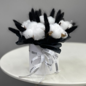 Композиция в шляпной коробке мини "Чикатуха" из хлопка и лагуруса в Рошале