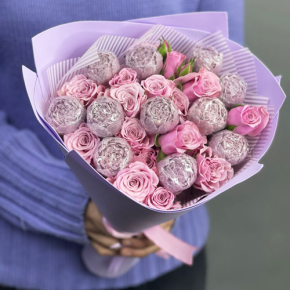 Букет из шоколадных пионов и кустовых роз в Рошале