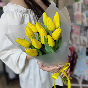 Букет из 15 жёлтых тюльпанов в Рошале