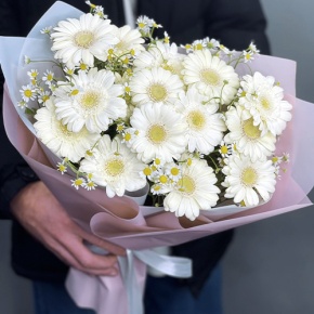 Нежный букет из гербер и ромашек в Рошале