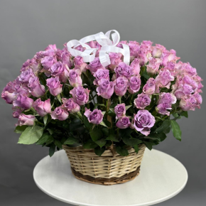 Композиция в корзине из 131 кенийской розы (40 см) в Рошале