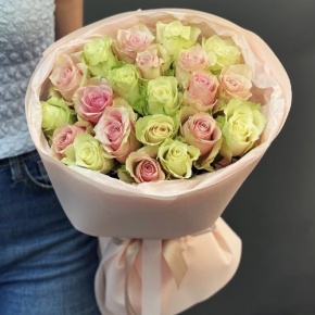 Букет из 21 нежной розы (40 см) в Рошале
