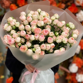 Букет из 35 нежных кустовых роз (40 см) в Рошале