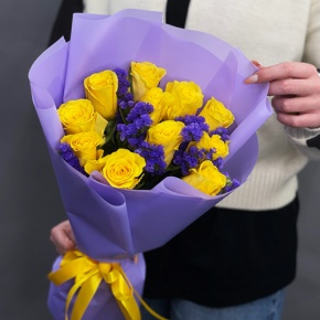 Букет "Лейкерс" из лимонных роз и статицы в Рошале