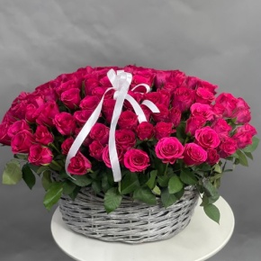 Композиция в корзине из 101 малиновой розы (40 см) в Рошале