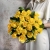 Букет из 25 лимонных роз с рускусом (40 см) в Рошале Букет из 25 лимонных роз с рускусом (40 см) в Рошале
