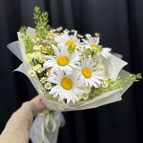 Полевой букет с ромашками и сантини  в Рошале