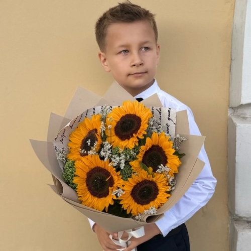 Букет на 1 сентября из 5 подсолнухов и лимониума в Рошале