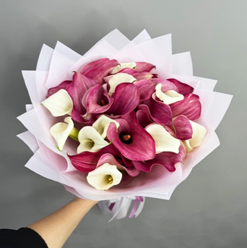 Букет из 25 нежных калл в Рошале