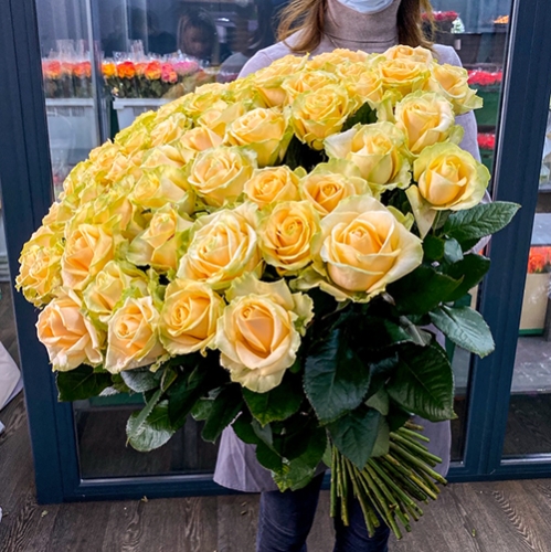 75 роз Аваланж (70 см) в Рошале