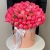 Композиция в шляпной коробке из 113 пионов Корал Шарм в Рошале Композиция в шляпной коробке из 113 пионов Корал Шарм в Рошале