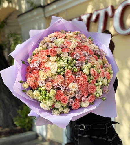 Букет из 101 кустовой розы микс в Рошале